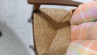 Seggiolone in legno per bambini