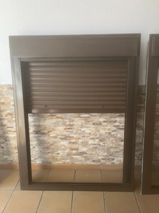 Ventana corredera aluminio marrón