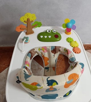 Andador infantil con juguetes