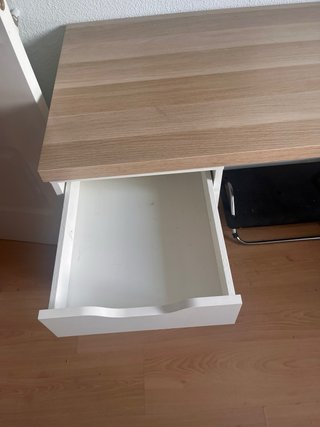 Escritorio madera con cajonera y silla