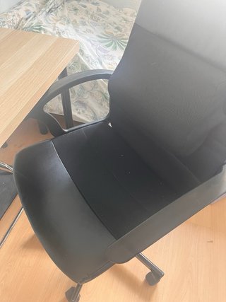 Escritorio madera con cajonera y silla
