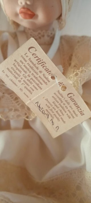 Bambola vintage Nadine con abiti in pizzo