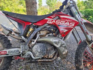 Moto Enduro Gas Gas EC Roja y Blanca
