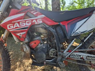 Moto Enduro Gas Gas EC Roja y Blanca