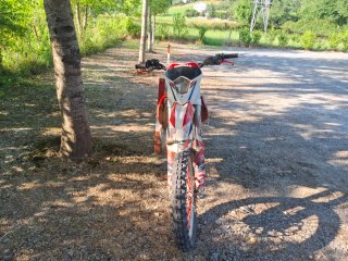 Moto Enduro Gas Gas EC Roja y Blanca