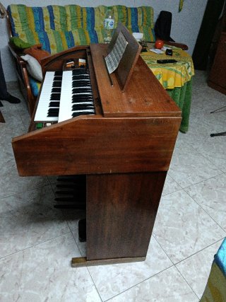Órgano clásico de madera