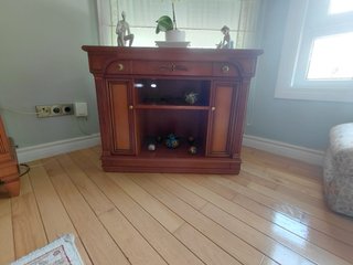 Mesa de salón de madera