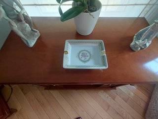 Mesa de salón de madera
