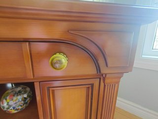 Mesa de salón de madera