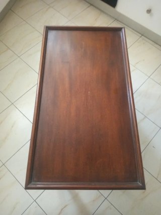 Mesa de madera caoba