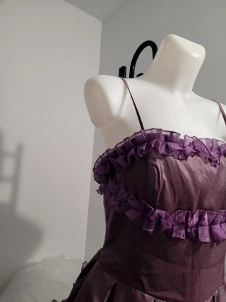 Vestido morado Dione con volantes
