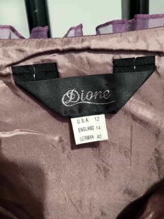 Vestido morado Dione con volantes