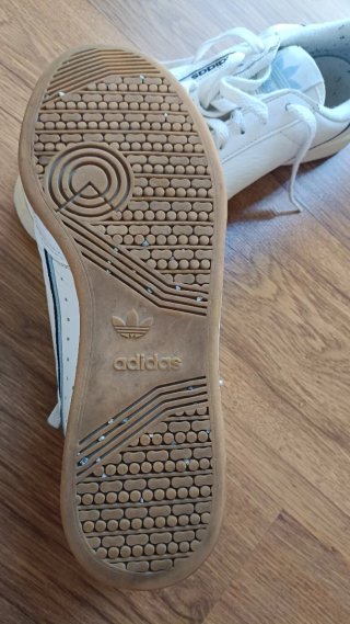 Zapatillas Adidas Blancas y celestes