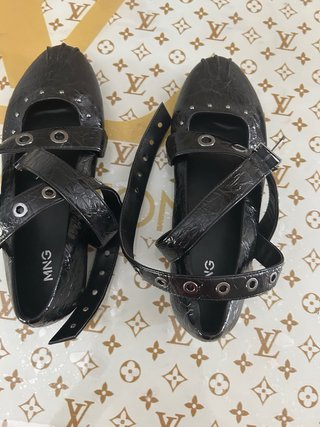 Zapatos Mango negros con tiras