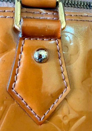 Borsa Louis Vuitton Alma BB in charol arancione