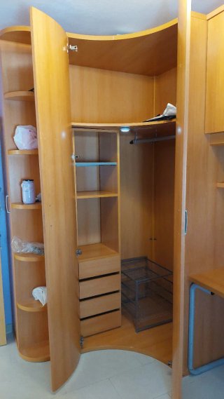 Mueble de dormitorio con escritorio