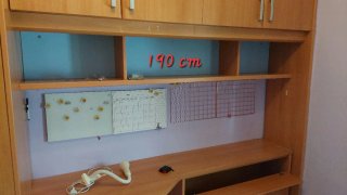 Mueble de dormitorio con escritorio