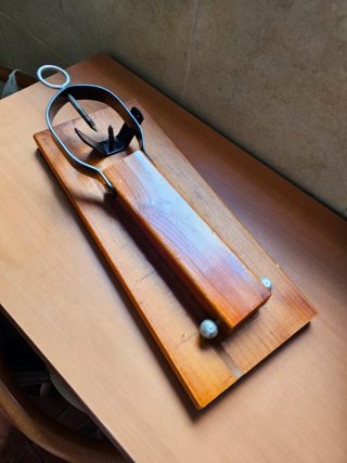Jamonero de madera con soporte