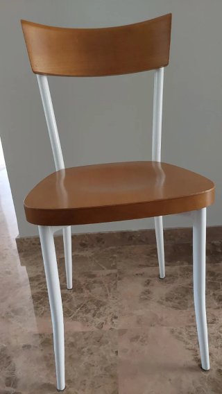 Conjunto Mesa de cocina y tres sillas