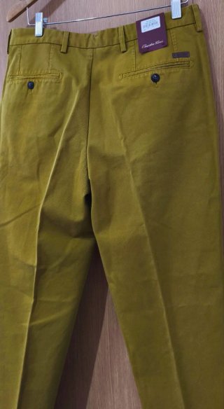 Pantalón chino Emidio Tucci color mostaza