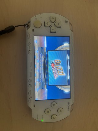 PSP 1000 Blanca + 8 Juegos + SD 128GB