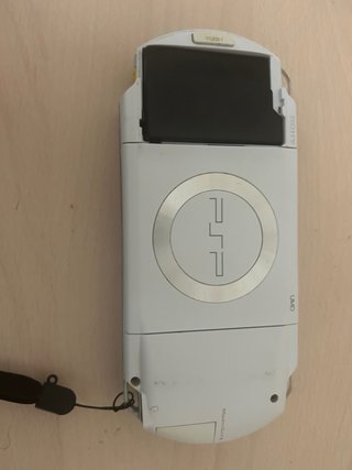 PSP 1000 Blanca + 8 Juegos + SD 128GB