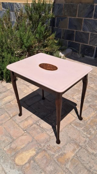 Mesa auxiliar clásica patas cabriolé (restaurada)