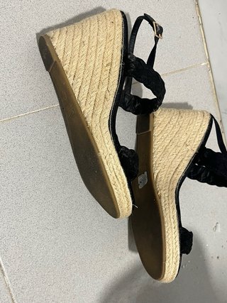 Sandalias cuña Sfera negras y esparto T38