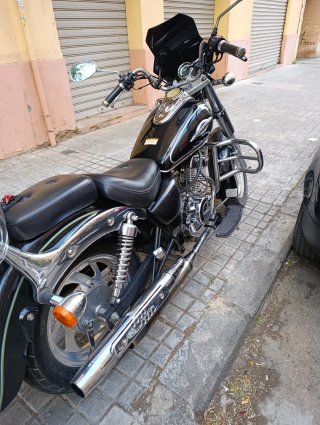 Moto Custom Faztek 125cc Negra y Plata