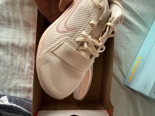Zapatillas Nike Beige y Rosa.
