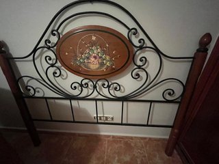 Cabecero de forja y madera para cama