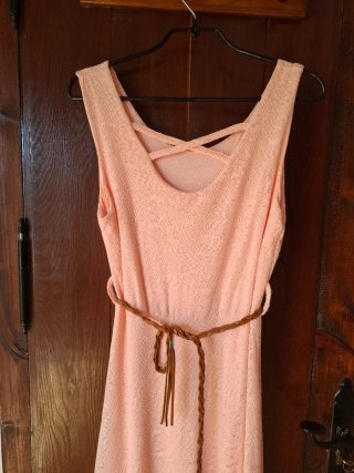 Vestido largo rosa con cinturón