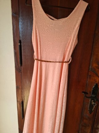 Vestido largo rosa con cinturón