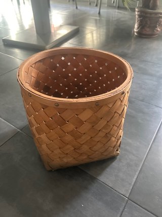 Cesto / Macetero de mimbre y madera