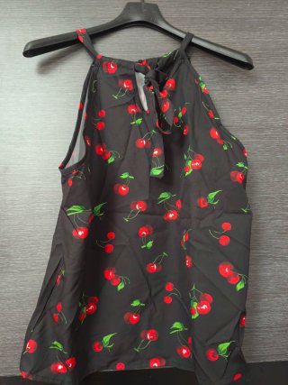 Camisa con estampado de cerezas