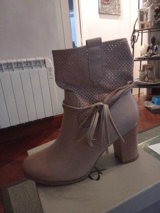 Botín verano beige. En persona