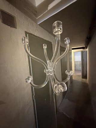 Perchero de metacrilato transparente