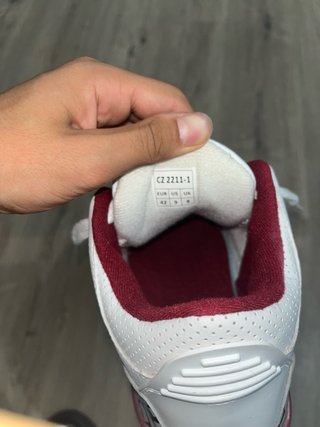 Jordan 3 blacas y granate
