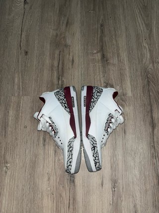 Jordan 3 blacas y granate