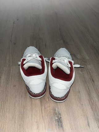 Jordan 3 blacas y granate