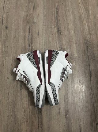 Jordan 3 blacas y granate