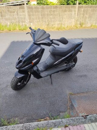 Malaguti Scooter Negro Automático