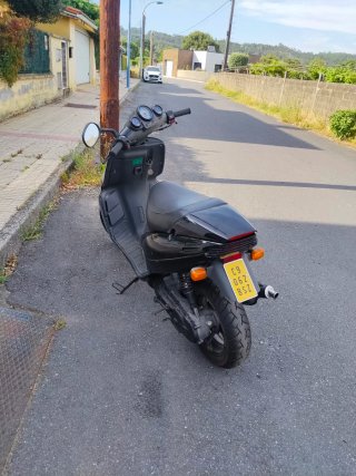 Malaguti Scooter Negro Automático