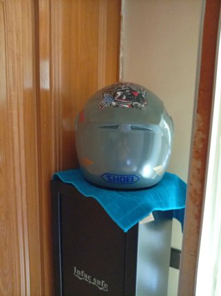 Casco de moto SHOEI gris