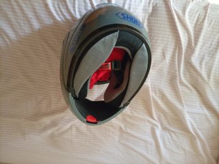 Casco de moto SHOEI gris