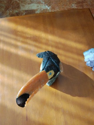 Figura Tucán Jade y Piedra
