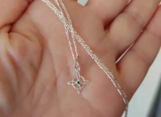 Colgante Nudo de Bruja Plata de Ley