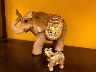 2 Figuras Elefantes de la Suerte