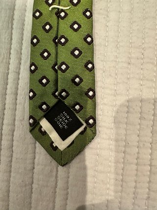 Corbata verde con estampado de rombos