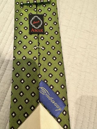 Corbata verde con estampado de rombos